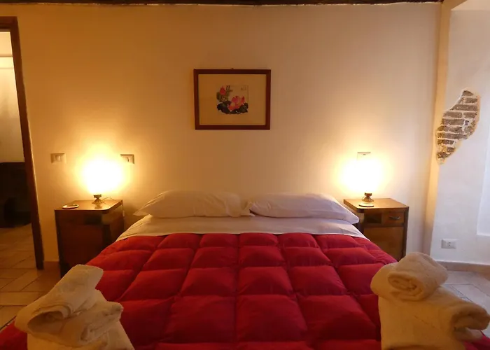 Scappo In Umbria, Nel Vicolo