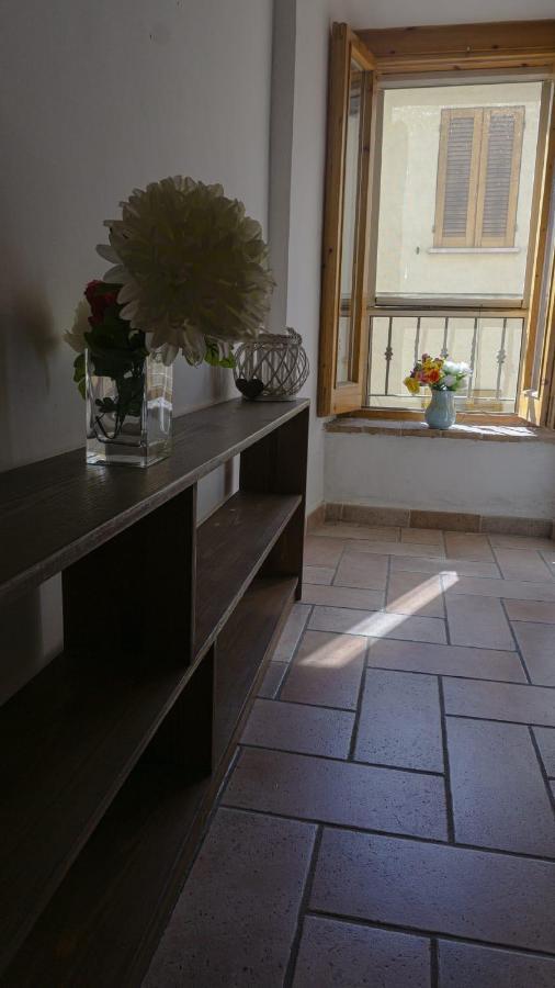 Scappo In Umbria, Nel Vicolo Amelia
