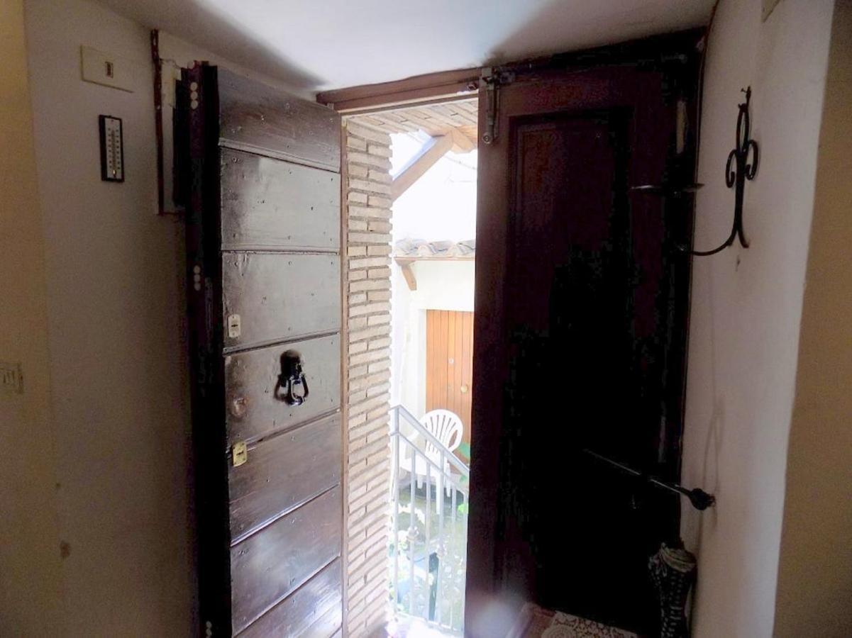Scappo In Umbria, Nel Vicolo Amelia