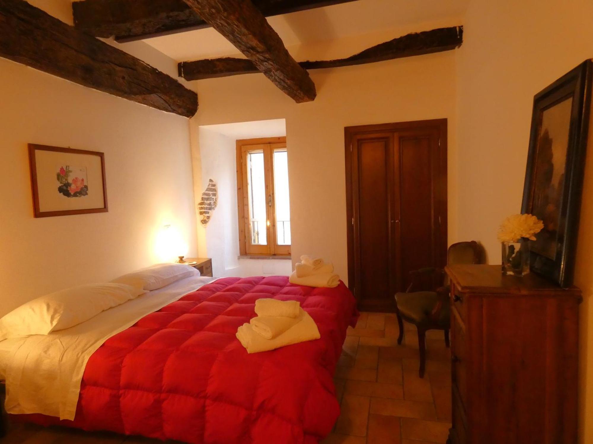 Scappo In Umbria, Nel Vicolo